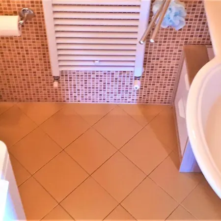 Am Gardasee In Tignale, Pool, Seesicht, Wlan Kostenlos Apartment *