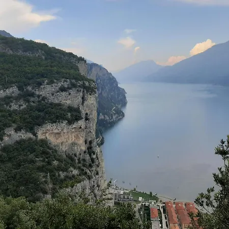 Am Gardasee In Tignale, Pool, Seesicht, Wlan Kostenlos Apartment
